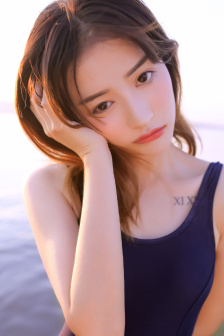 钟嘉欣晒孕期泳装照